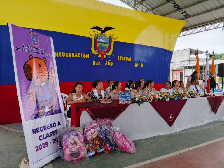 Entrega de mochilas Unidad Educativa Dr. Tomás Rendón Solano